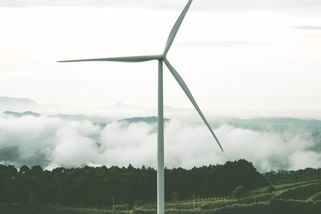 Větrníky ani soláry českým spotřebitelům elektřinu nezlevní, ale naopak vinou dotací zdraží - Médium.cz
